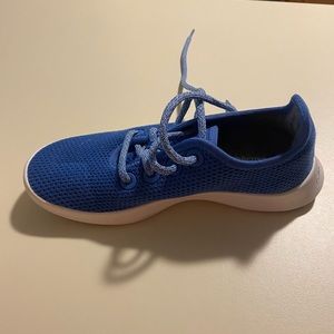 All birds Women tree runner. Size 6 Blue. Excellent condition. Hardly worn